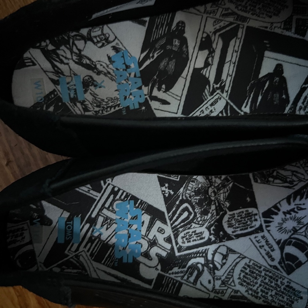 TOMS Women's Star Wars Darth Vader Embossed Leather Alpargata Slip-On - Picture 6 of 6